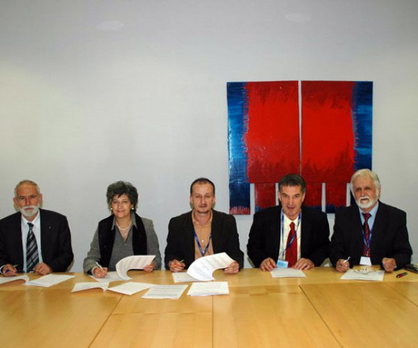 PODRŠKA INTERKULTURNOM DIJALOGU (Godišnja konferencija COBISS 2007)