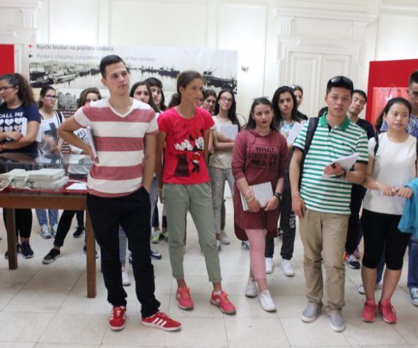 POLAZNICI KAMPA ZA TALENTE UNIVERZITETA DONJA GORICA U POSJETI NACIONALNOJ BIBLIOTECI