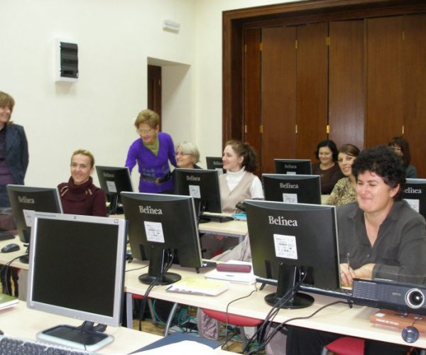 OBUKA BIBLIOTEKARA ZA RAD U COBISS SISTEMU (01-06.12.2008.)