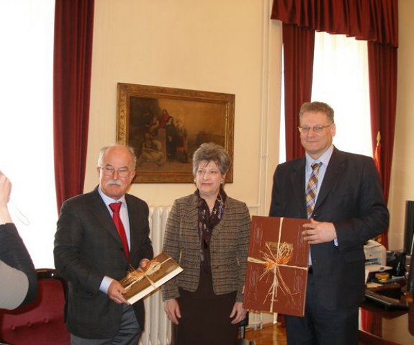 Ministar za slovenačku dijasporu u posjeti Centralnoj biblioteci