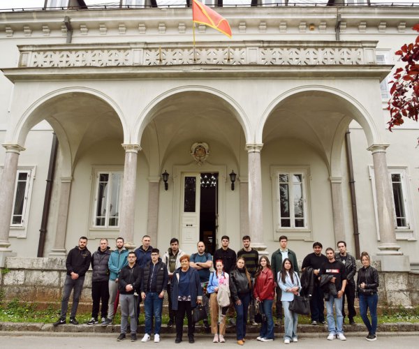 STUDENTI FILOZOFSKOG FAKULTETA POSJETILI NACIONALNU BIBLIOTEKU